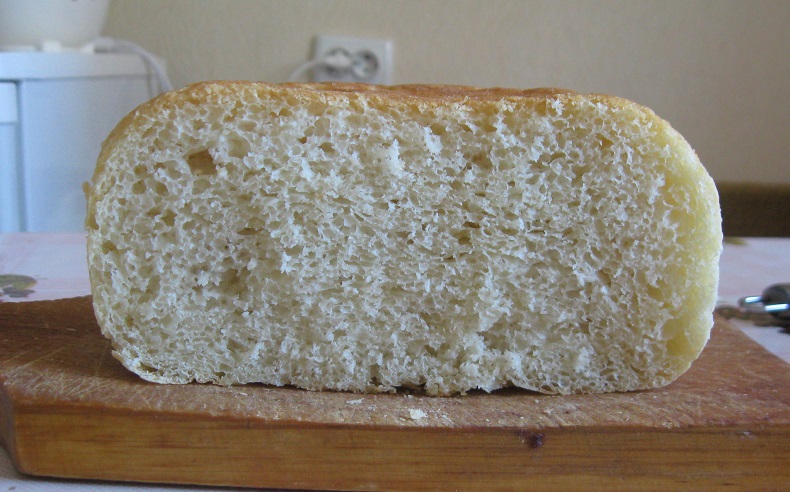Хлеб на сыворотке в духовке в домашних. Хлеб из сыворотки в духовке. Хлеб на сыворотке круглый. Хлеб на сыворотке в хлебопечке. Хлеб из сыворотки в мультиварке.